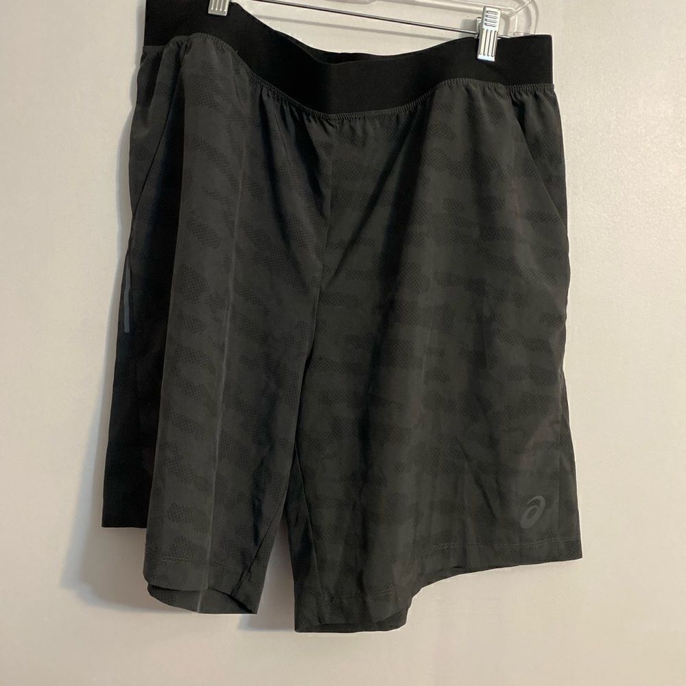 ASICS Gray Geometric Workout Inseam Outdoor running shorts, size XL